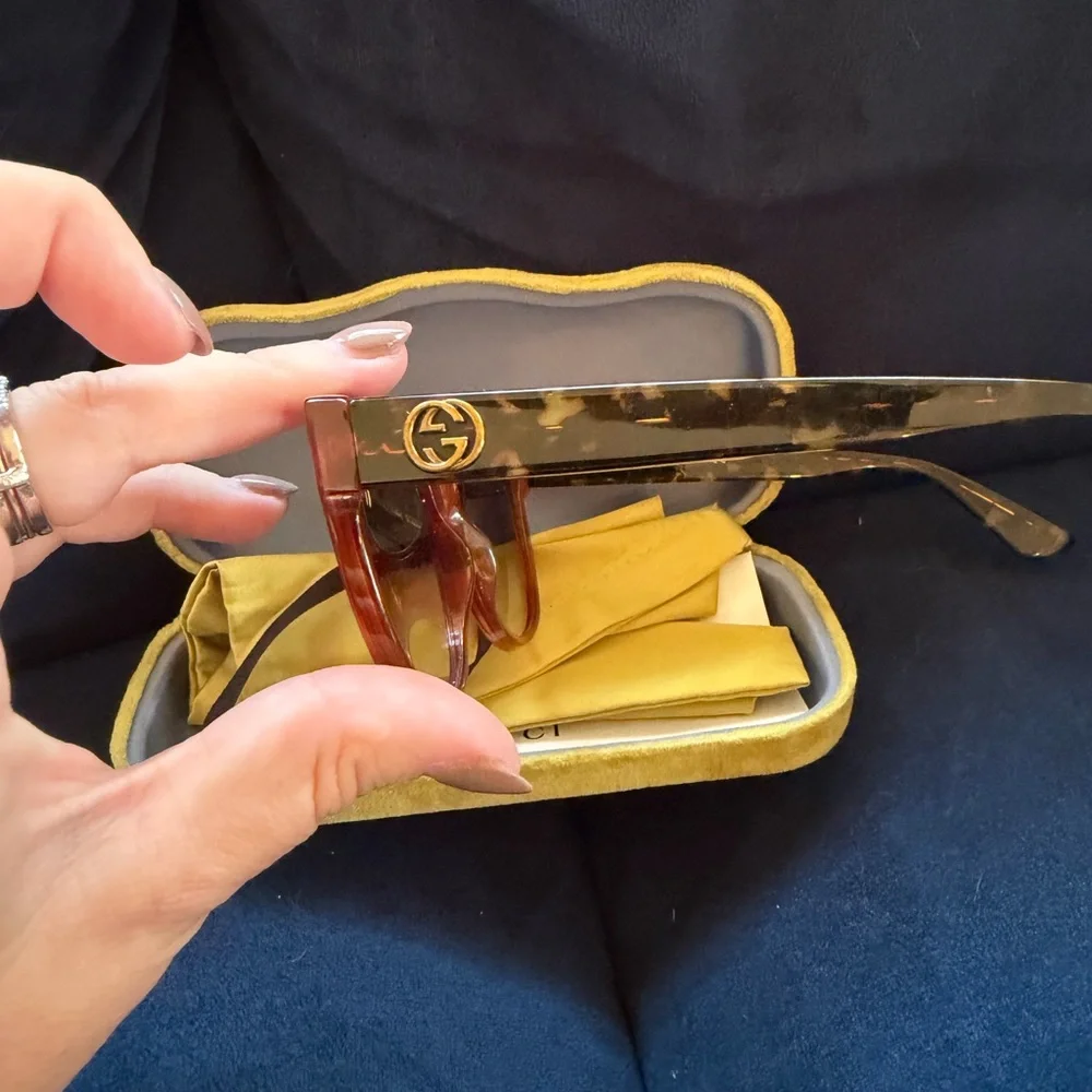 Gucci Tortoiseshell Sunglasses - Picture 4 of 5